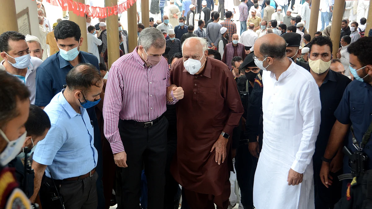 NC President Farooq Abdullah (C) along with son Omar Abdullah and other party leaders arrives at the grave of his father, Sheikh Mohammed Abdullah to pay tribute to him on his 39th death anniversary, at Naseem Bagh area of Srinagar on Wednesday September 8, 2021.