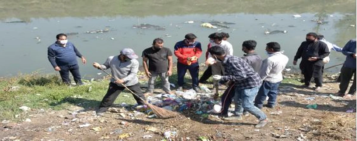 District administrations across Kashmir conduct cleanliness drives to commemorate ‘Gandhi Jayanti’
