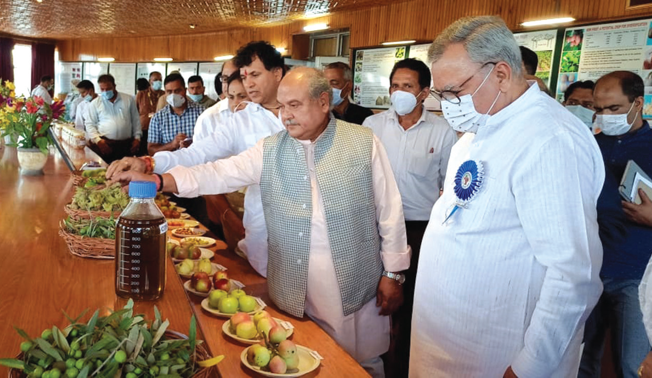 Centre stands shoulder to shoulder with J&K farmers: Tomar