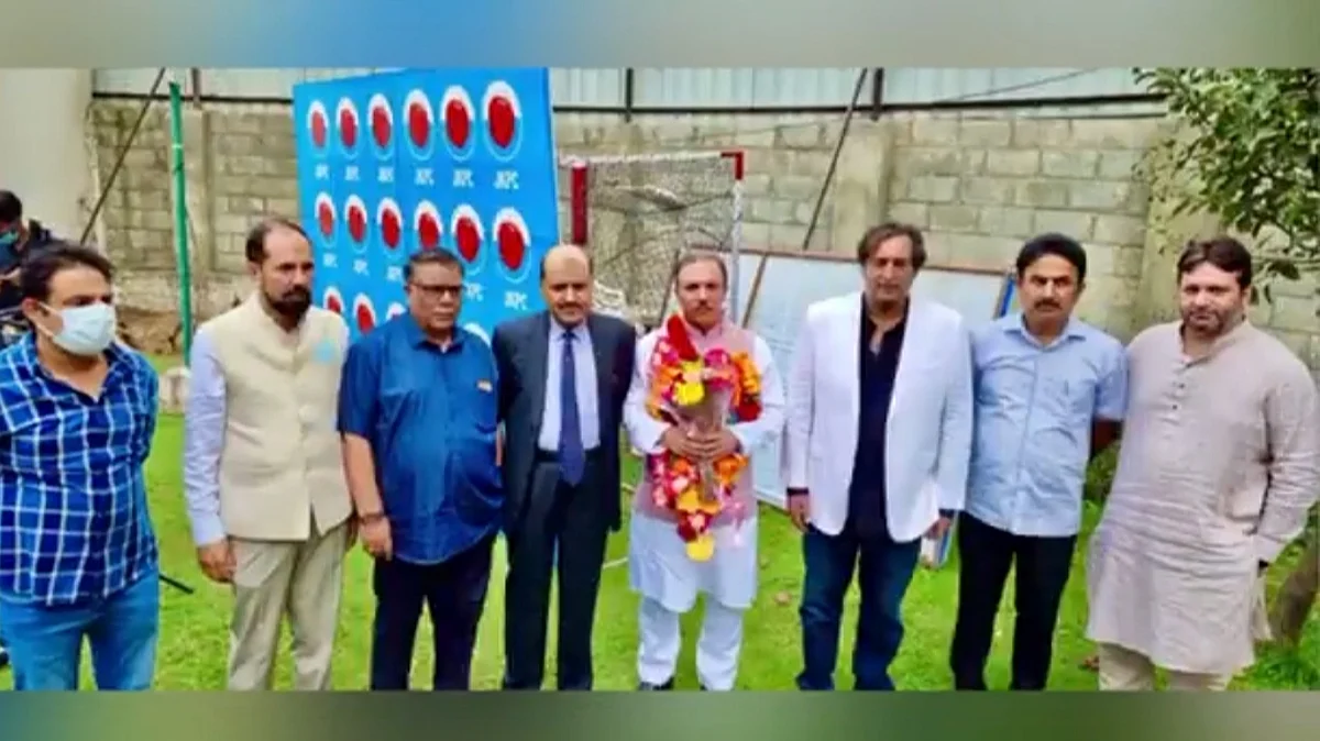 Former J&K Bank Chairman Parvaiz Nengru joins People's Conference