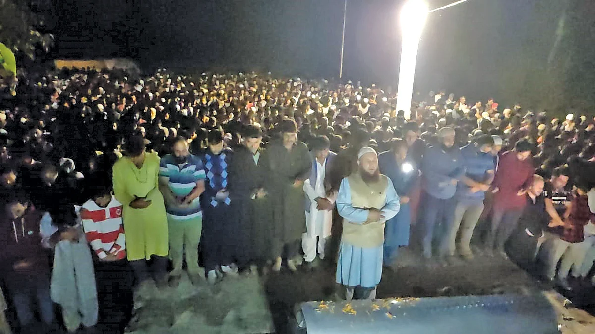 Thousands attend slain policeman’s funeral in Kupwara