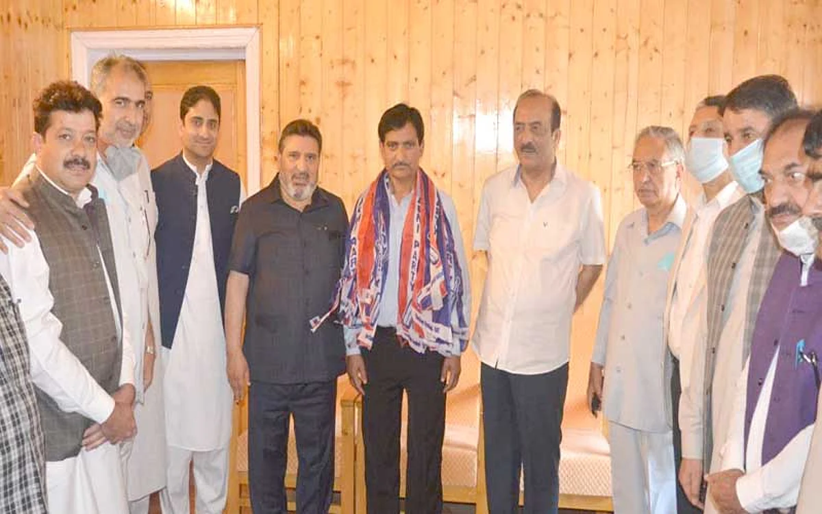 Altaf Bukhari welcomes Amin Shah on joining Apni Party