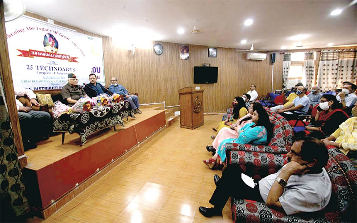 25 technoarts hold poetry, sketch making contests