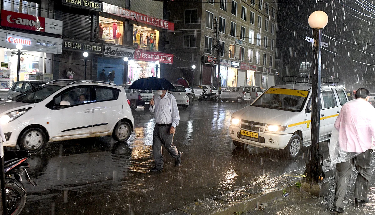Heavy rains lash Kashmir parts