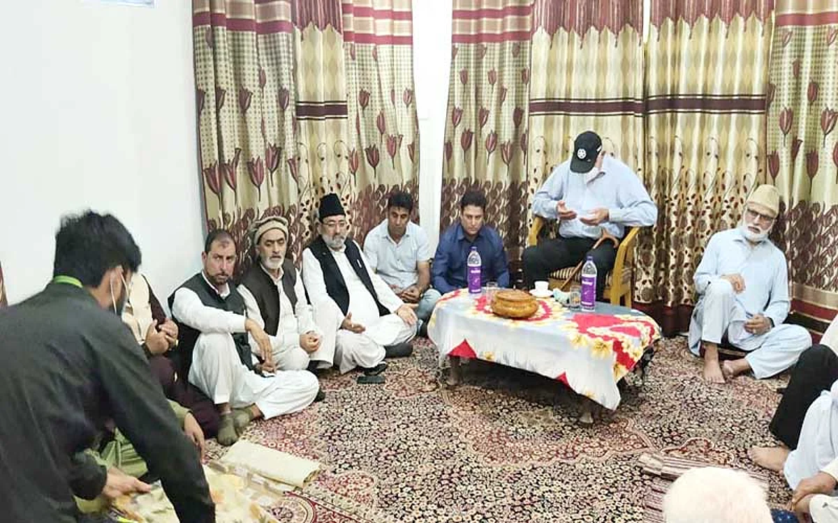 Farooq Abdullah expresses condolence with G Q Akhoon