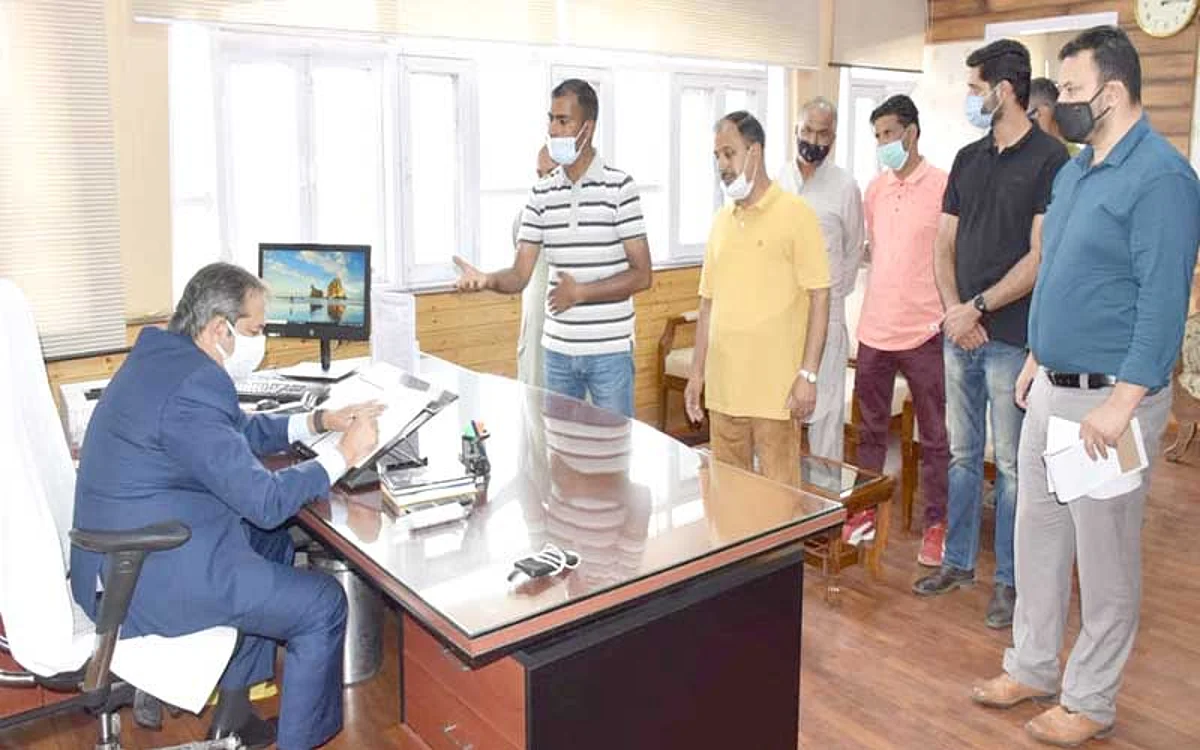 Deputations, individuals call on Advisor Baseer Khan