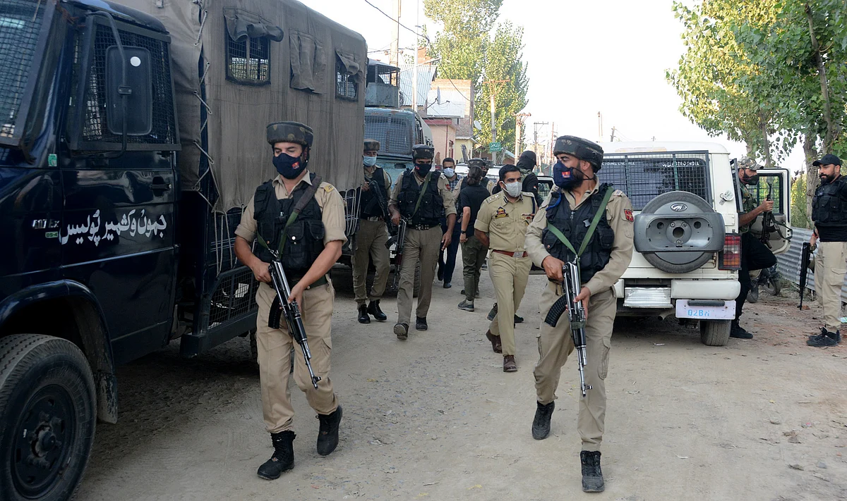 Four hybrid militants arrested in Bemina Srinagar: police