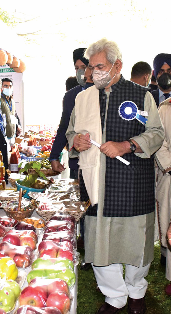 ‘APPLE FESTIVAL’ | Untimely rainfall, snow in J&K natural calamity: LG Sinha