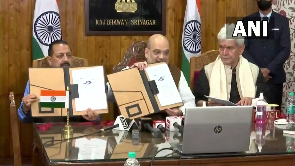 Shah flags off inaugural Srinagar-Sharjah direct flight