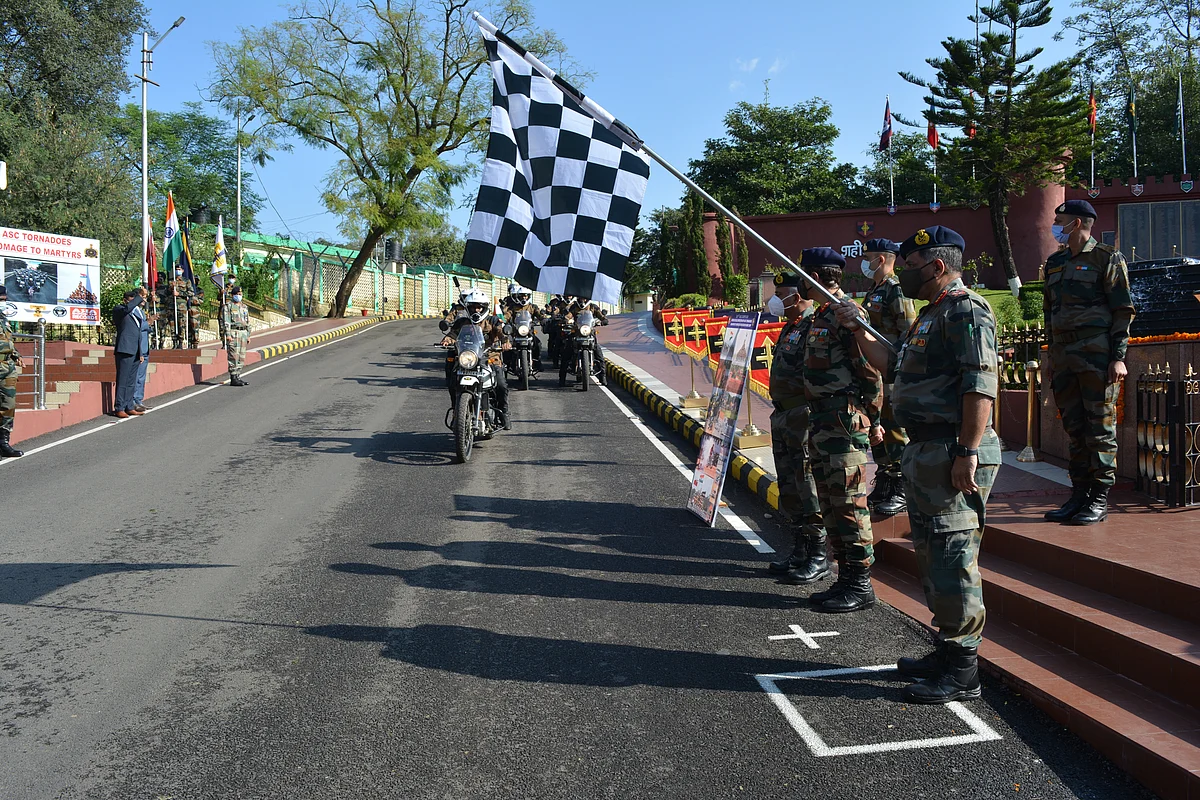 Army flags off motorcycle expedition 'Tornadoes' from Udhampur