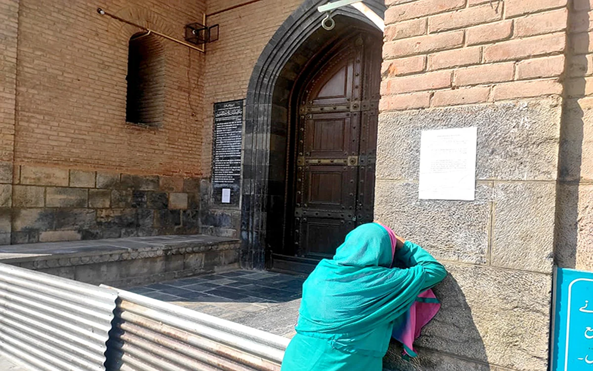 Friday prayers disallowed at Jamia Masjid Srinagar