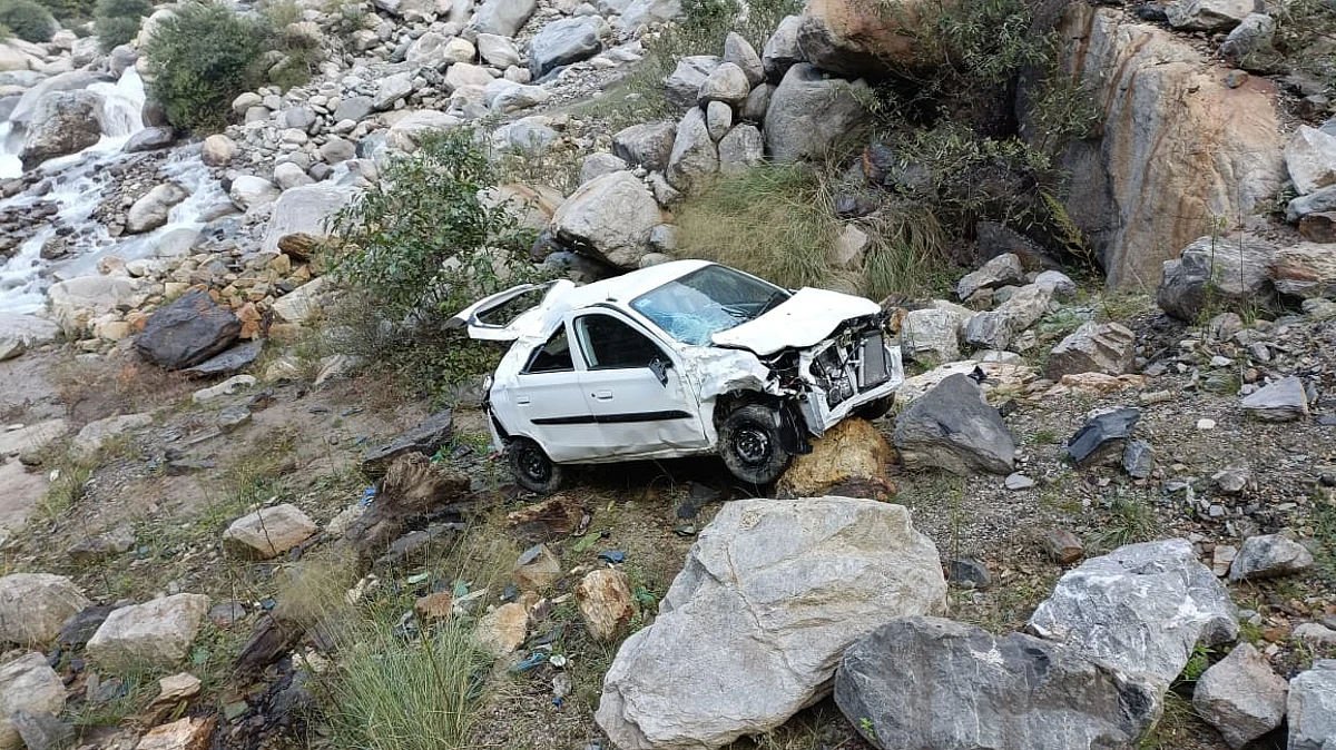 Baramulla man dies as car rolls down into gorge on Srinagar-Jammu highway