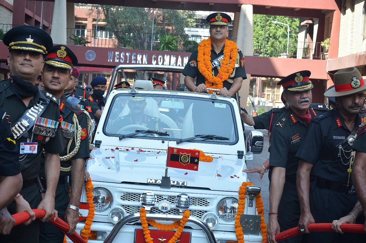 Lt Gen R P Singh relinquishes command of western army