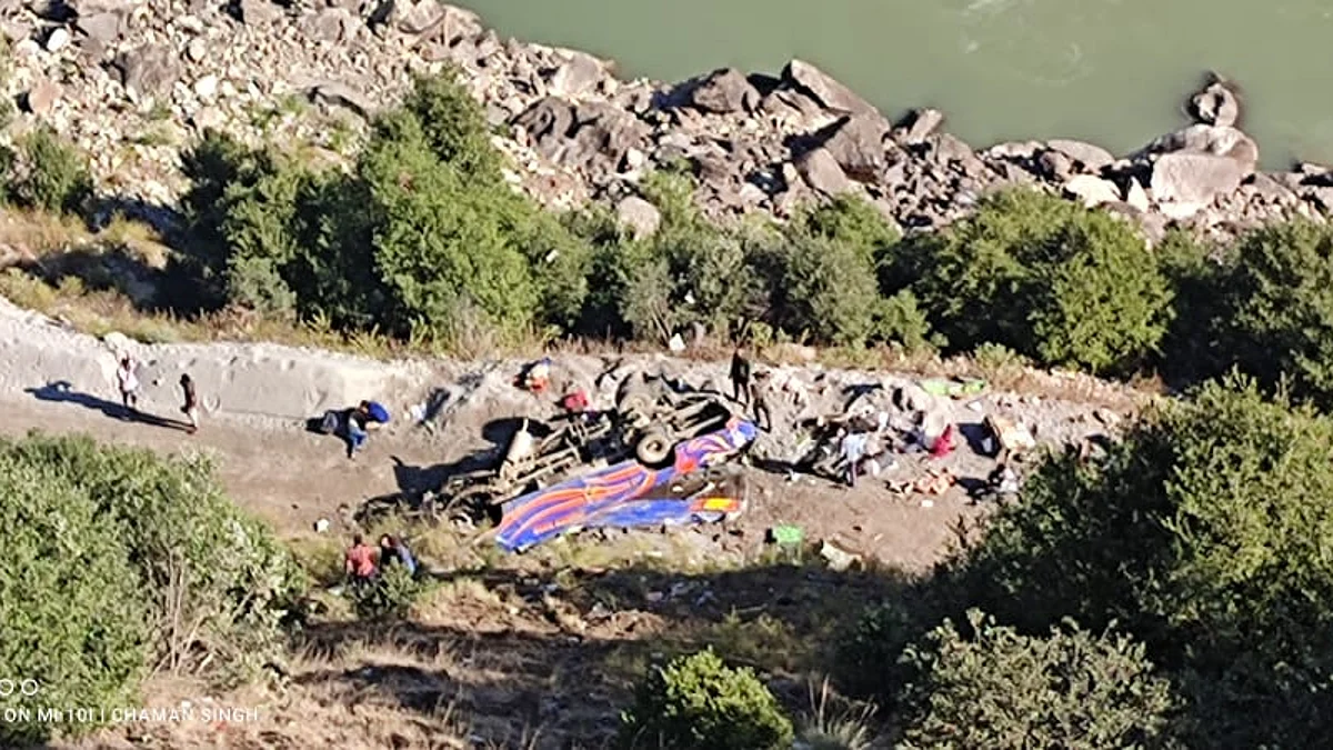 11 dead, several injured as minibus rolls down into gorge in J&K's Doda