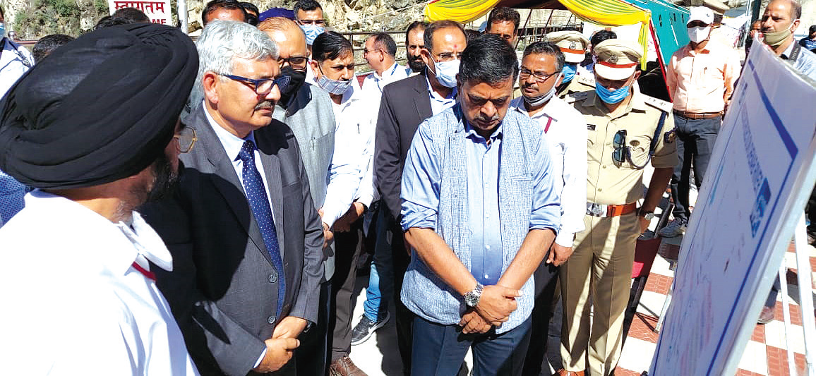 Union power minister inspects Dul Hasti HE Project