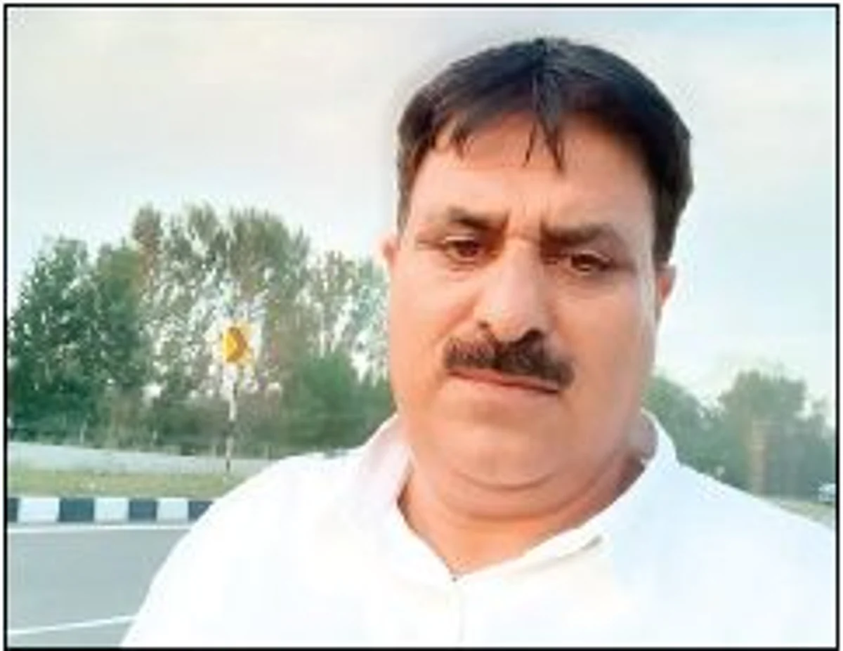 Lone, a nursing assistant posted at District Hospital Handwara, was on routine duty when at 12 noon the body of the deceased Junior Engineer, Kumar was brought there.