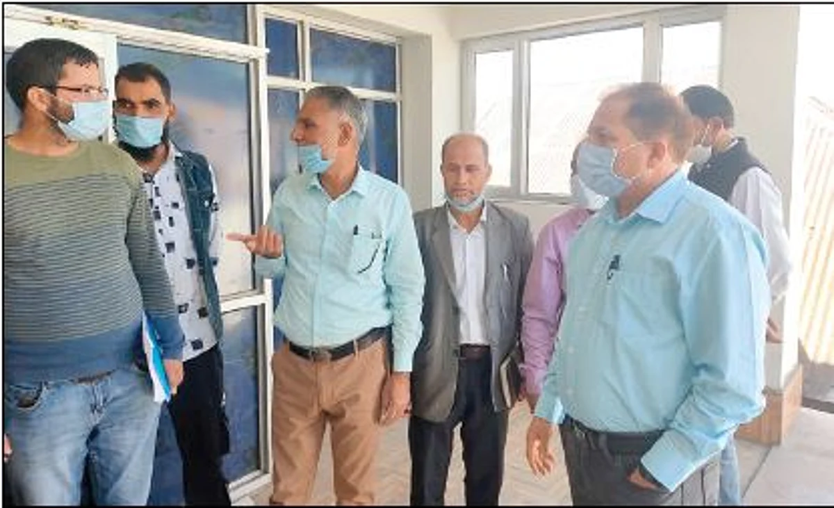 Registrar Cooperative Societies visits Kulgam