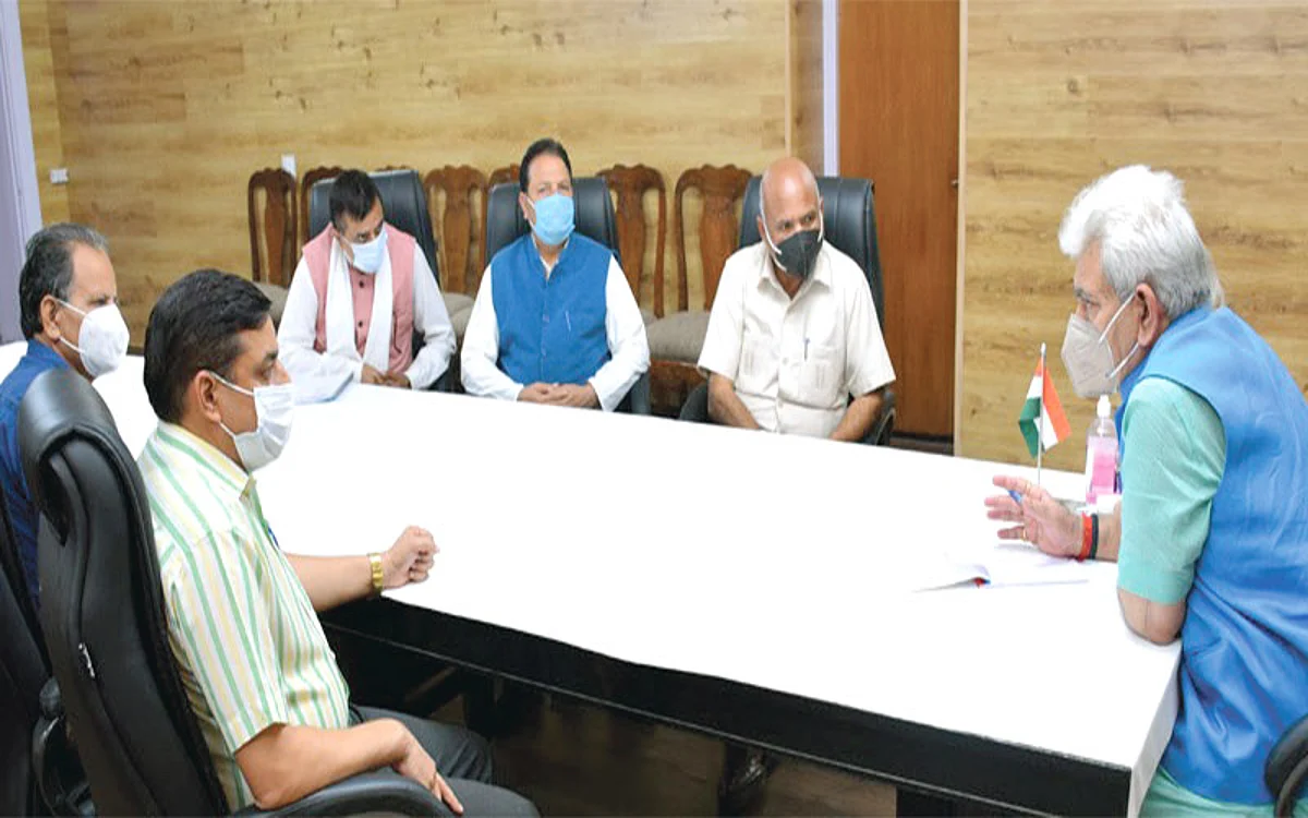 DDC Chairpersons, former legislator, public delegations call on LG