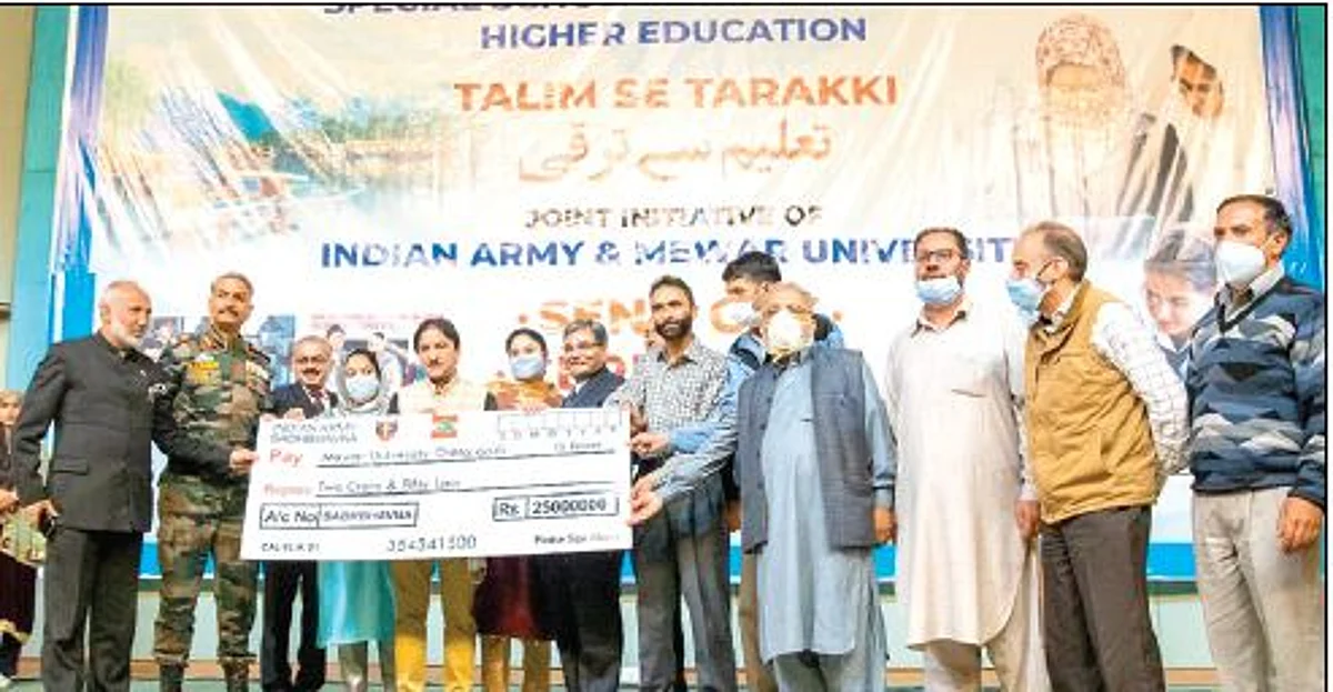 GOC 15 Corps sees off 300 J&K students nominated to study at Mewar University