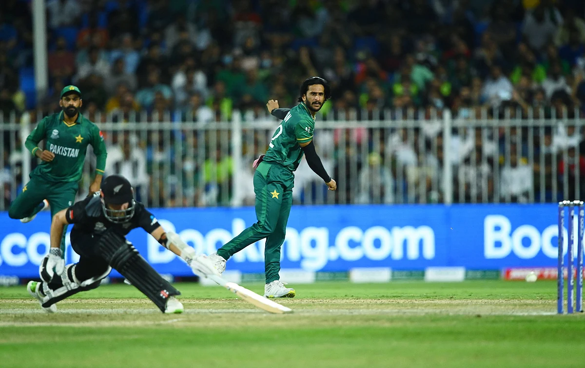 Pakistan beat New Zealand by five wickets