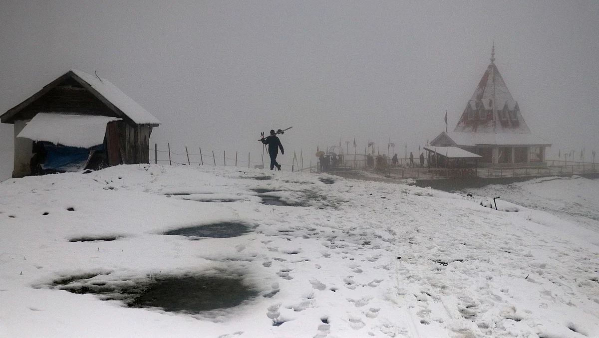 The official said that Snowbeating machines are yet to go up and prepare slopes and only after machines would be able to reach Kongdoori the resort can be opened fully.