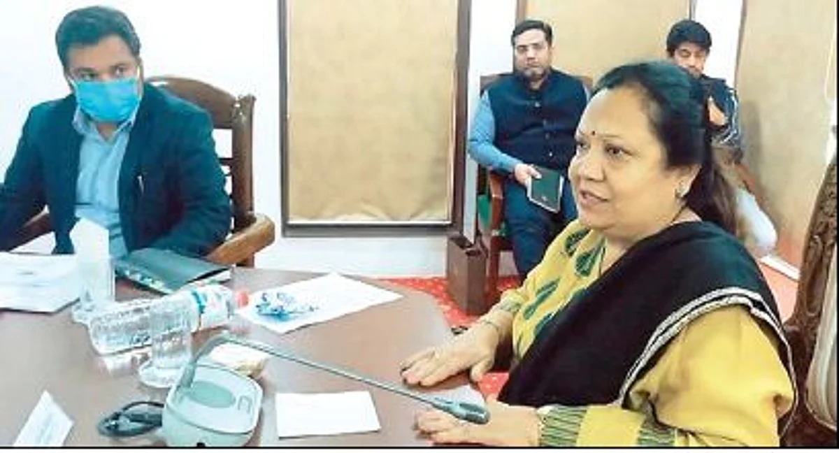 The Minister said this while convening a meeting with officers of handicrafts, handloom and sericulture departments at Pahalgam during her public outreach programme to district Anantnag.