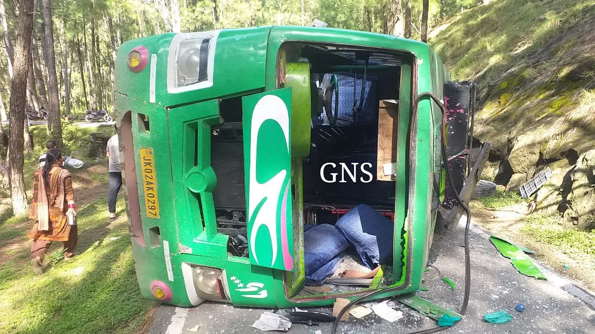 15 injured in matador accident in J&K's Rajouri