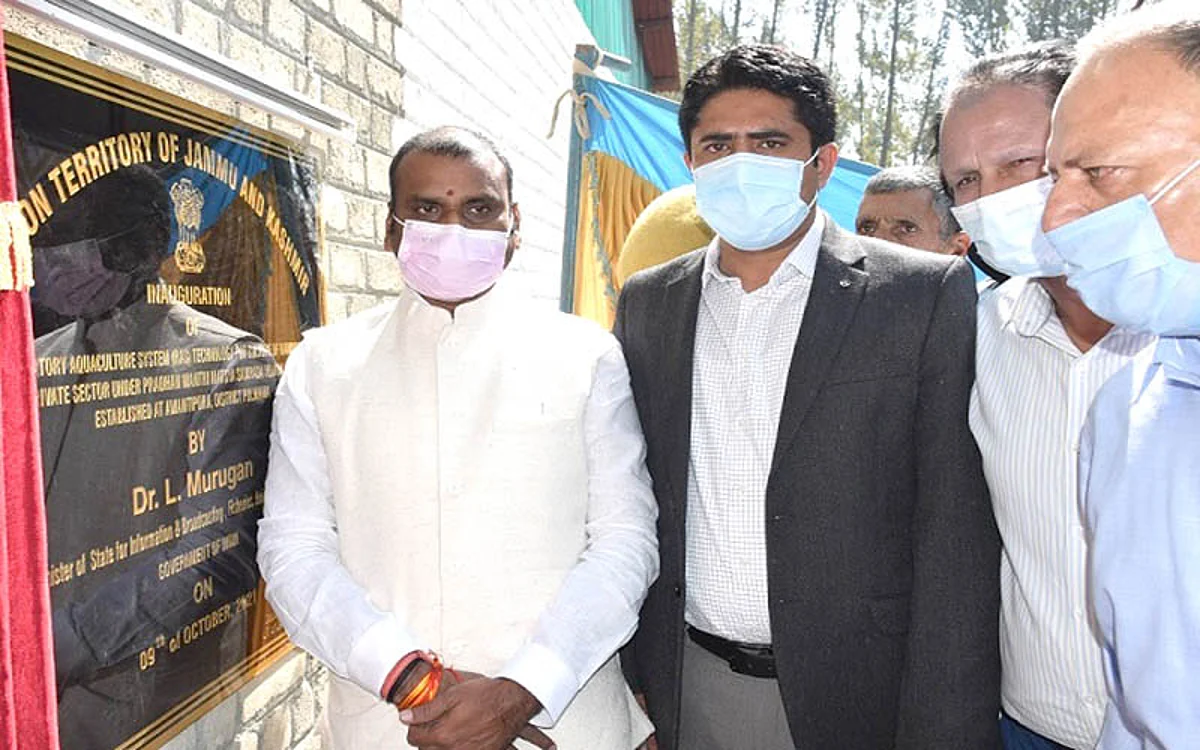 Union MoS visits Awantipora, Shopian