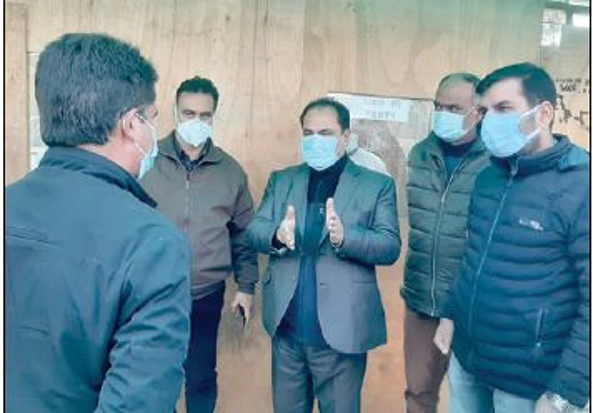Director Health takes stock of COVID-19 testing on highway