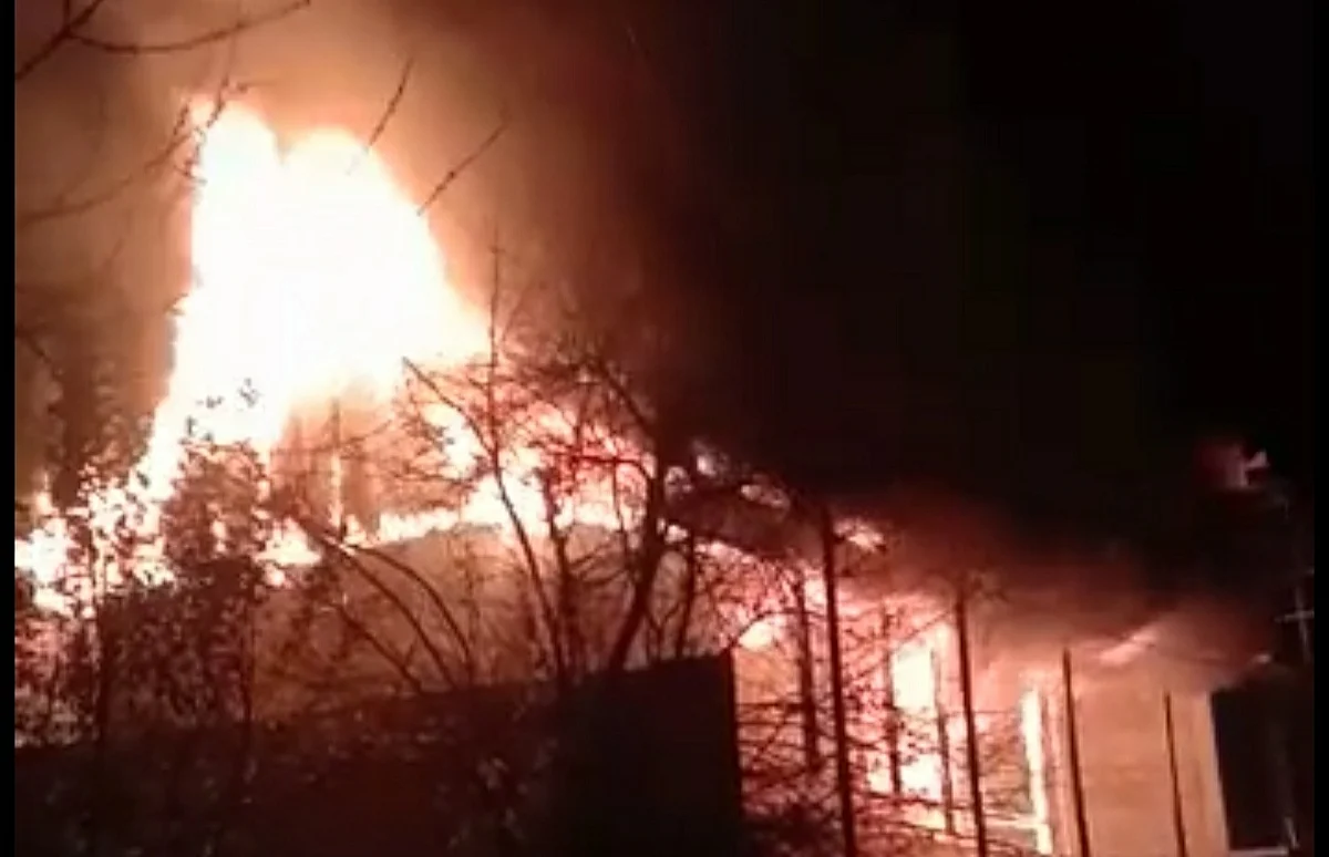 Massive fire breaks out at Boniyar market in Uri