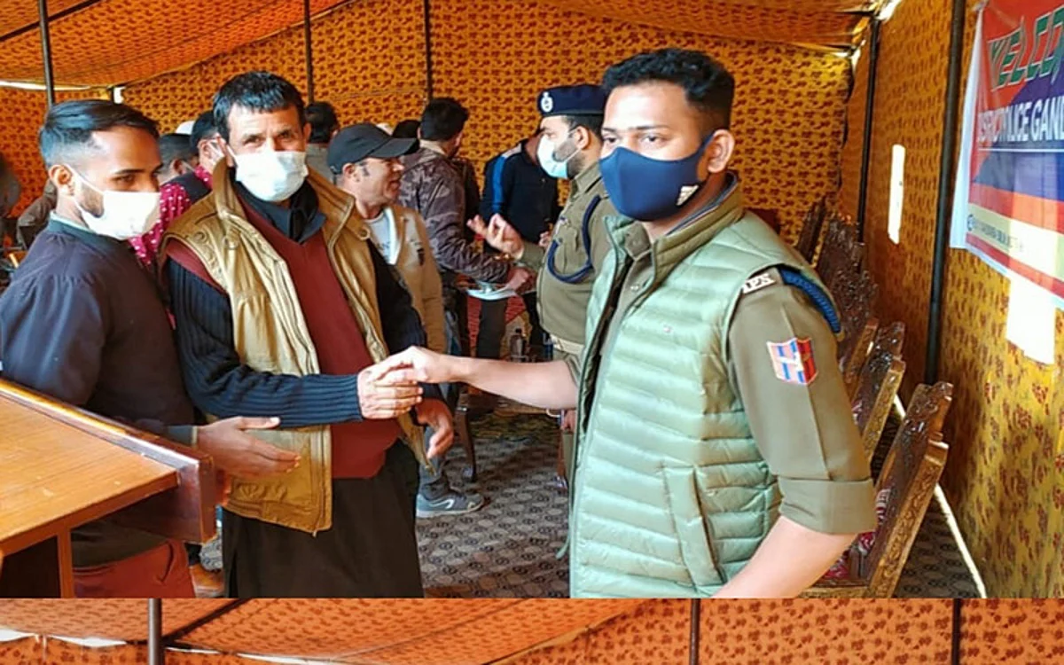 Police-public interaction at Ganderbal