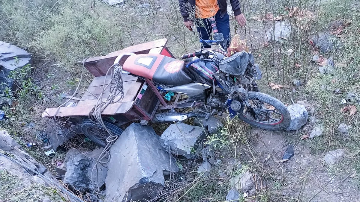 Minor from UP dead, eight others injured as rickshaw rolls down into gorge in J&K's Ramban