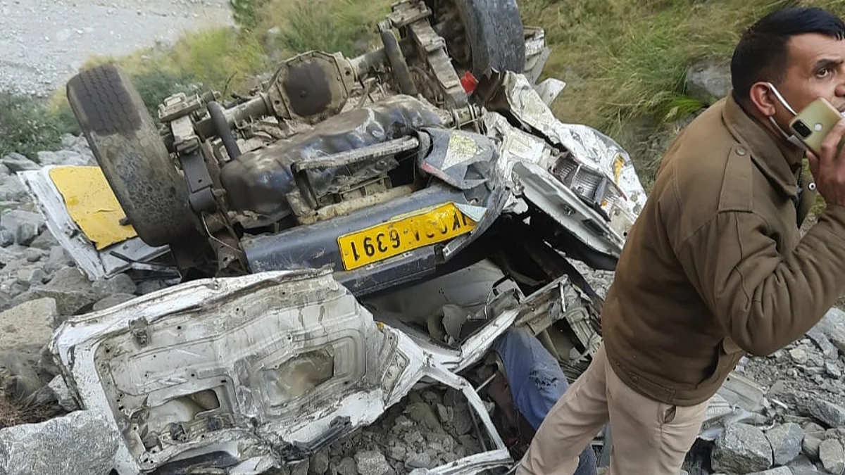 Two UP residents dead, 12 injured as cab rolls down into gorge on Srinagar-Jammu highway