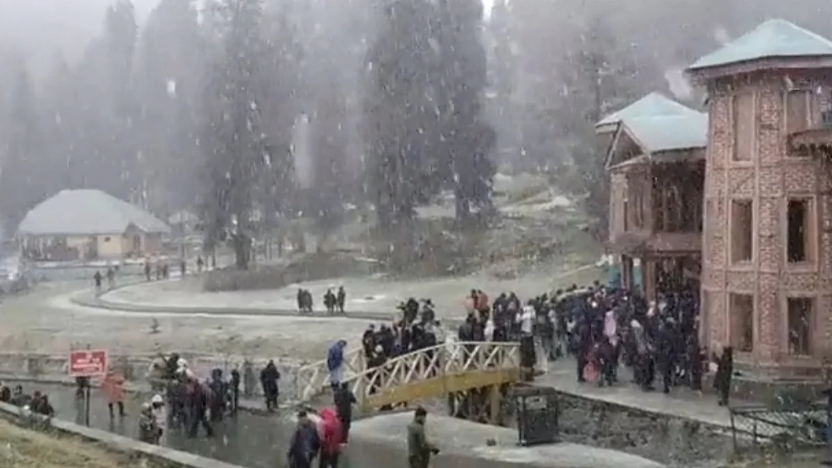 Police issues advisory, phone numbers for tourists visiting Gulmarg