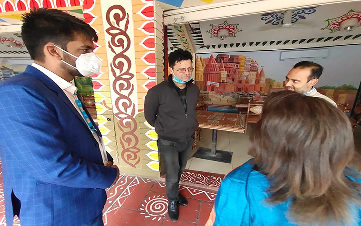 Director H&H inspects exhibitions at Pragati Maidan, Noida Haat