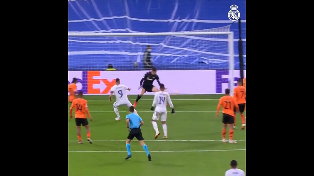 Benzema nets twice in Madrid's 2-1 CL win