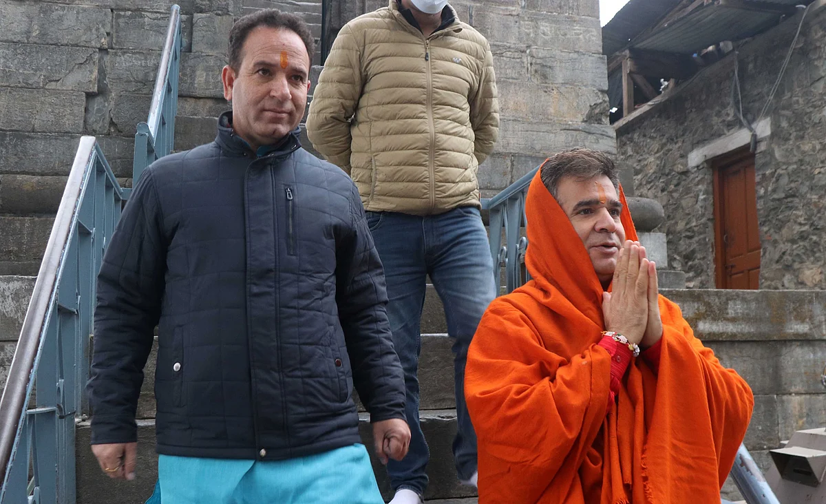 BJP J&K President Ravinder Raina at Shankaracharya temple in Srinagar