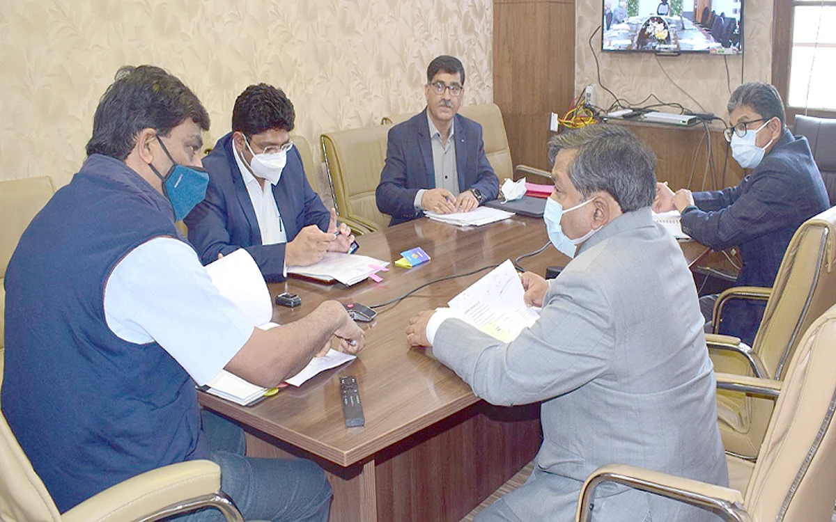 CS reviews progress of pollution abatement of Devika, Tawirivers