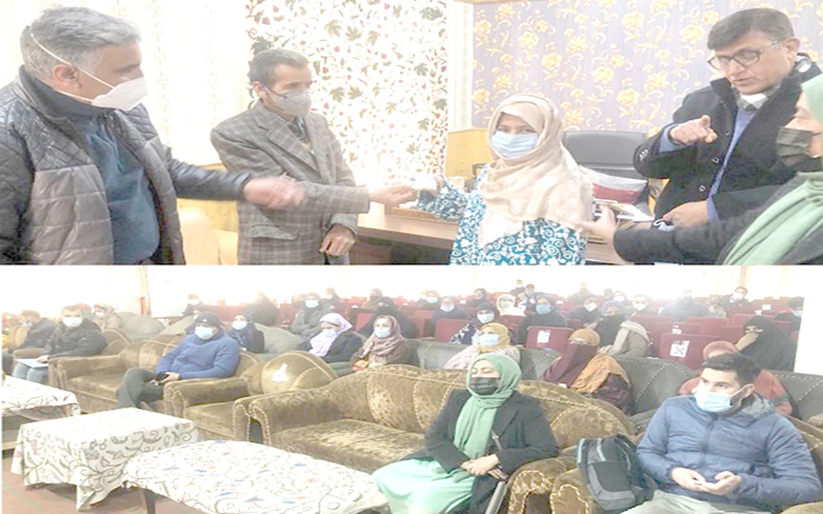 Srinagar Admin holds PM-JAY SEHAT awareness camp at GDC Bemina