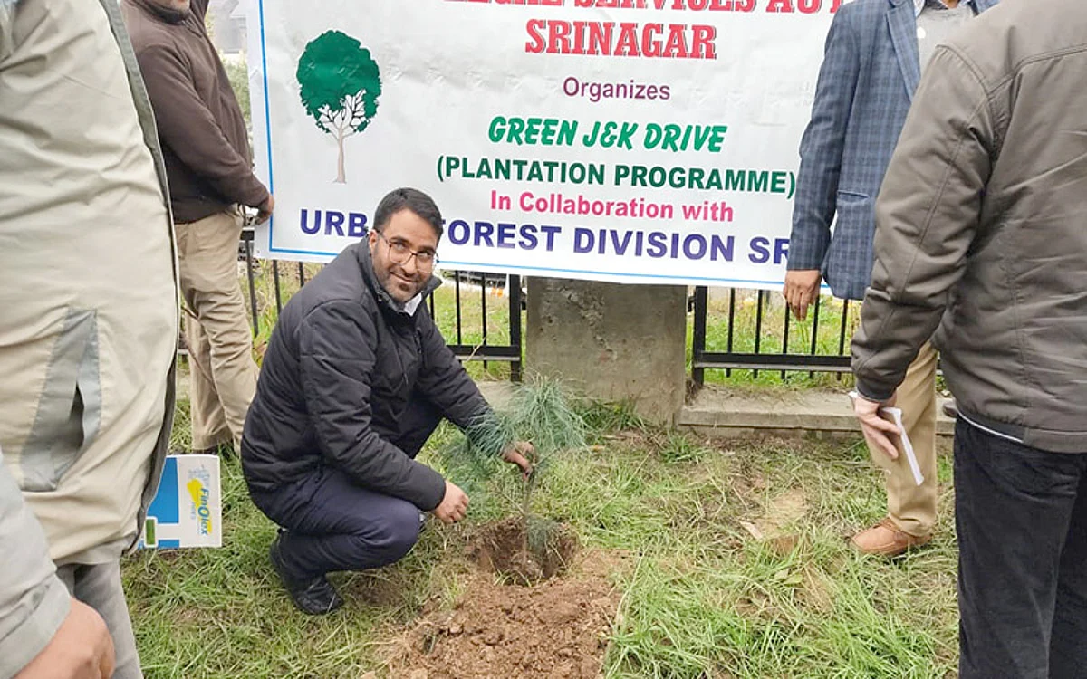 DLSA Srinagar organizes plantation drive
