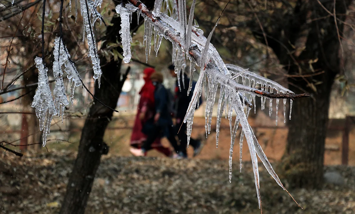 Meanwhile, snowfall started in Pahalgam late Monday evening.