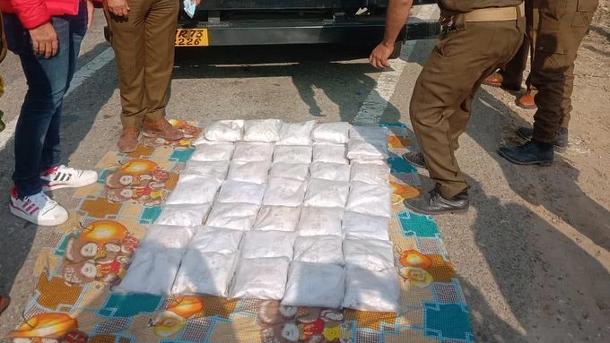 J&K Police seizes heroin worth Rs 100 cr from truck in Jammu; 1 held