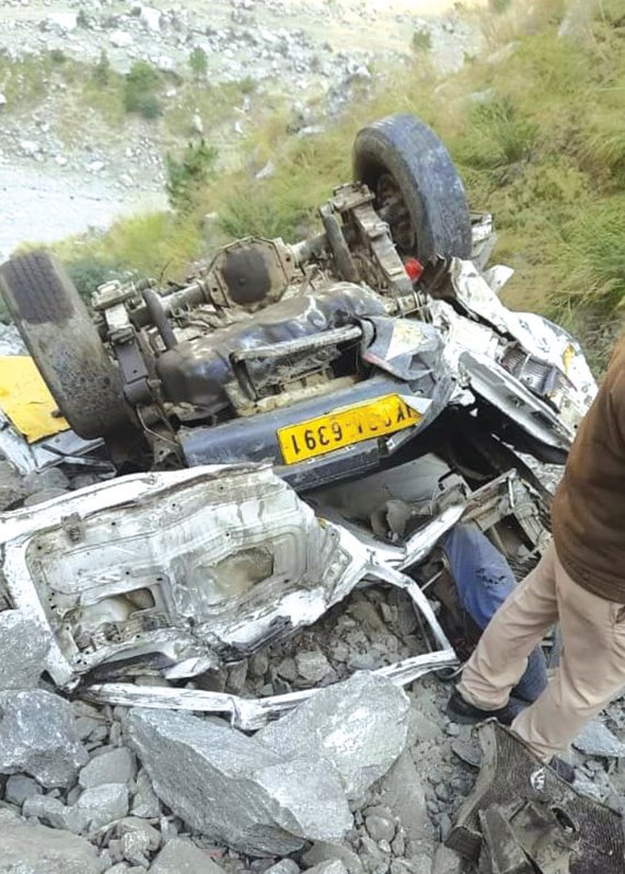 3 killed, 11 injured in Digdol accident