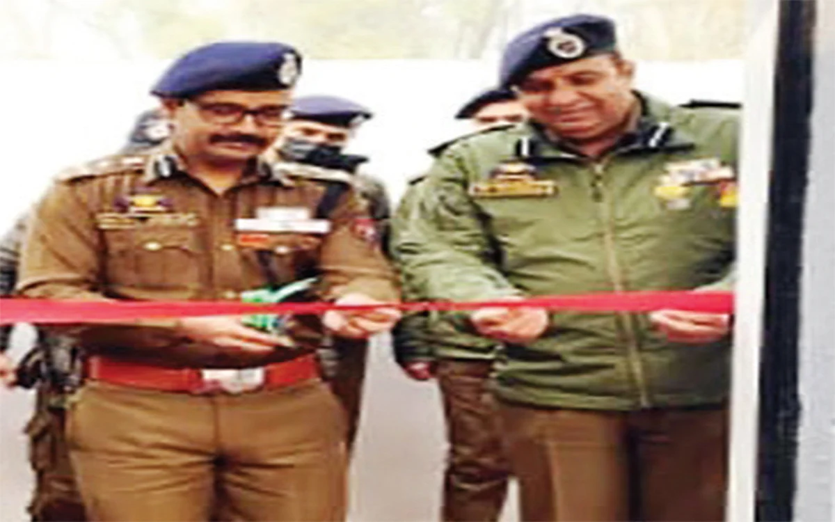 DIG SKR reviews security situation in Awantipora