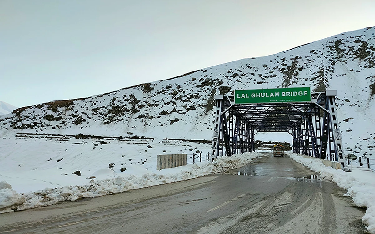 Mughal Road closed for traffic