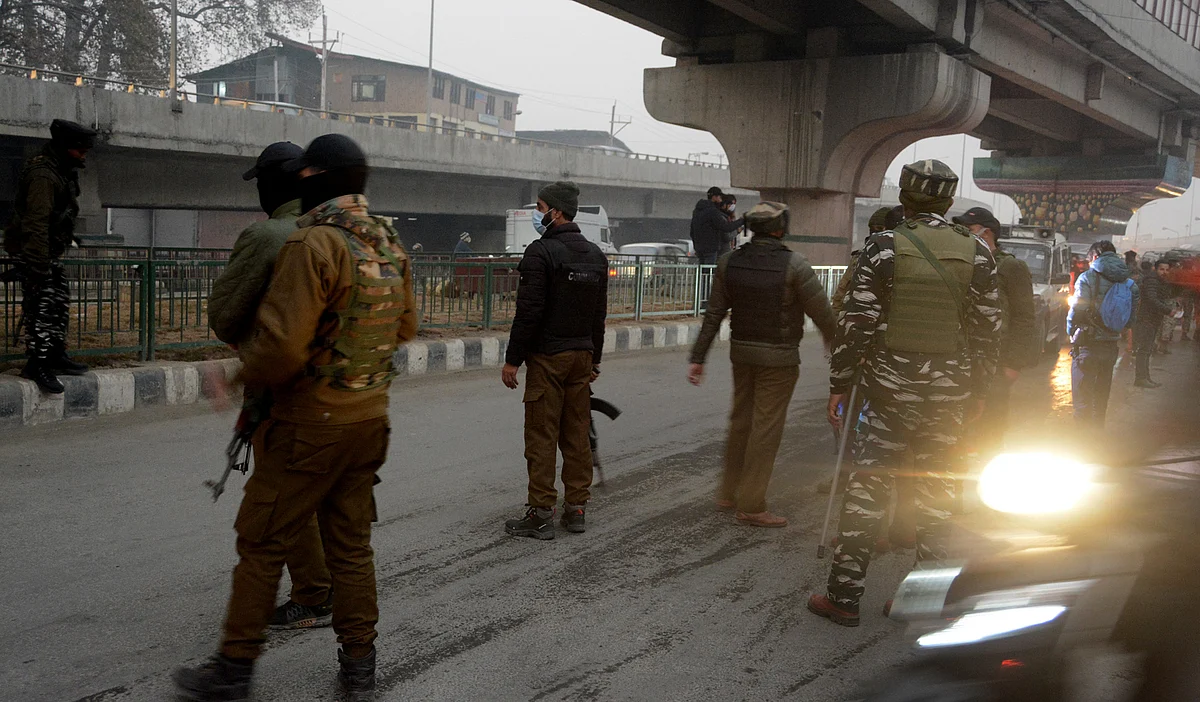 Police and paramilitary forces at the site of Rambagh shooting