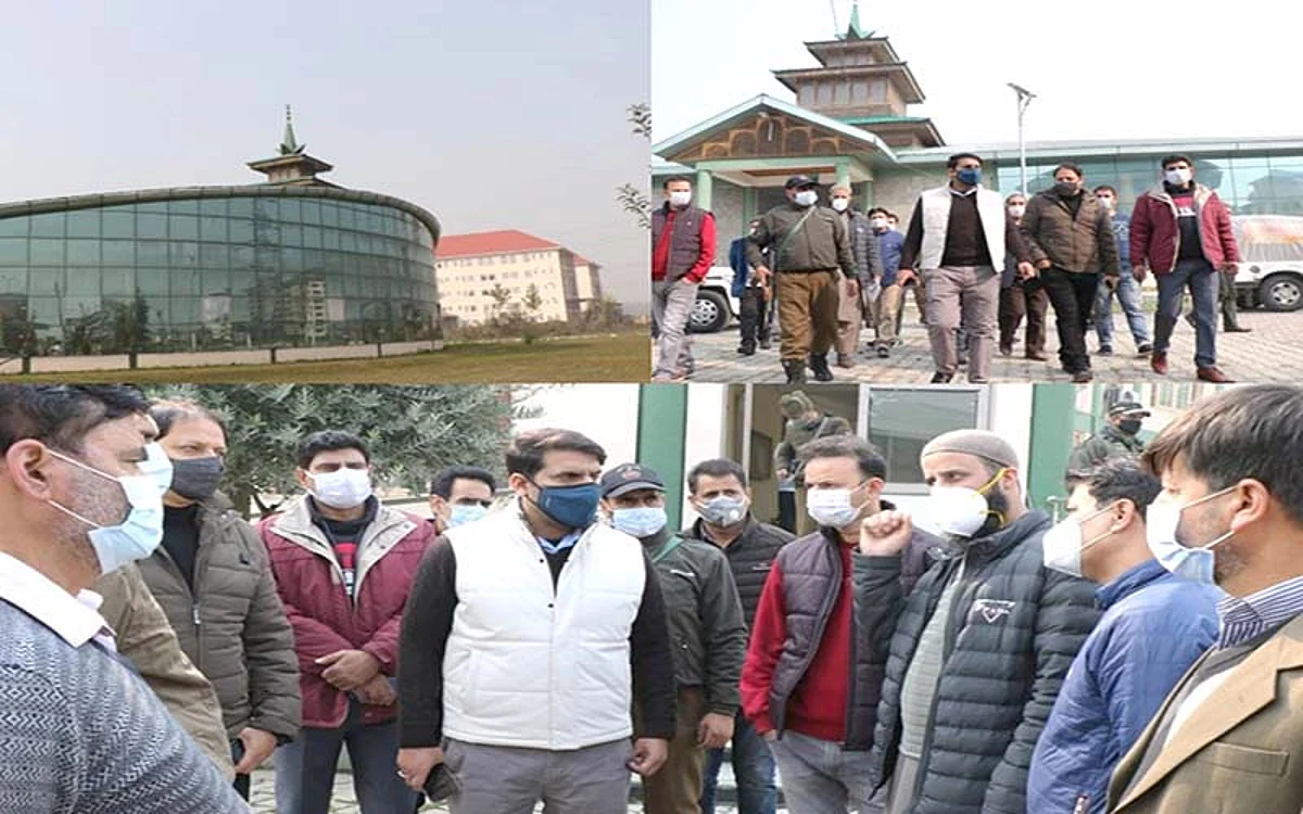 DC Srinagar visits Hajj House Bemina