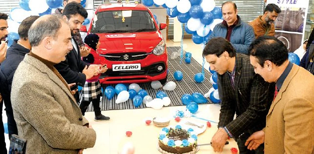 Jamkash unveils petrol variant of Celerio