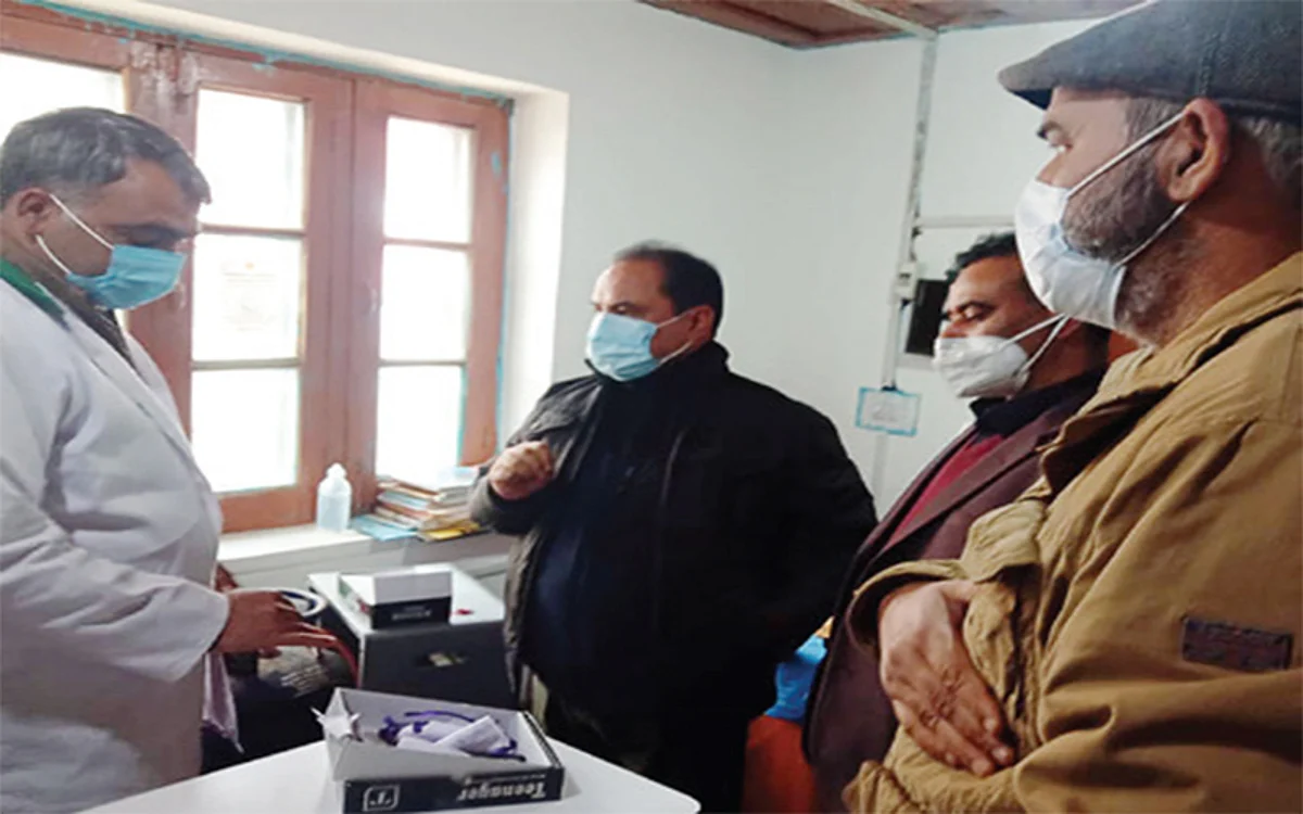 Director Health reviews work on under-construction hospital buildings