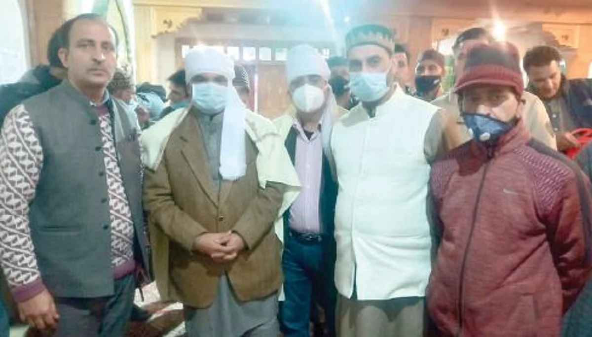 Ashok Koul visits shrine of Dastgeer Sahab (RA)